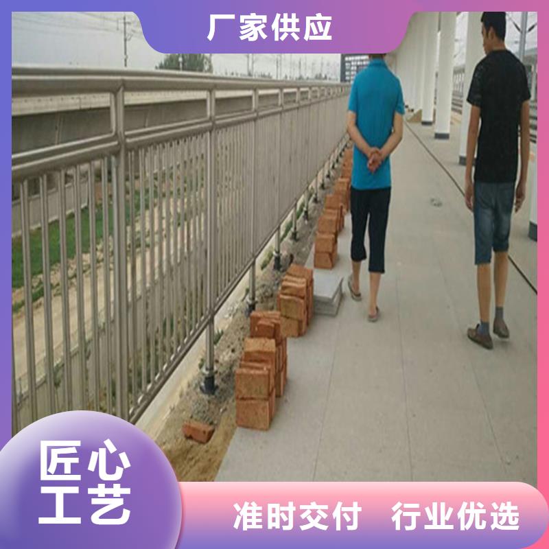 道路防撞护栏色彩鲜亮强度高商家直供