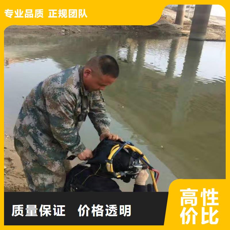 有沉淀池中维修的潜水员详情电话咨询良好口碑