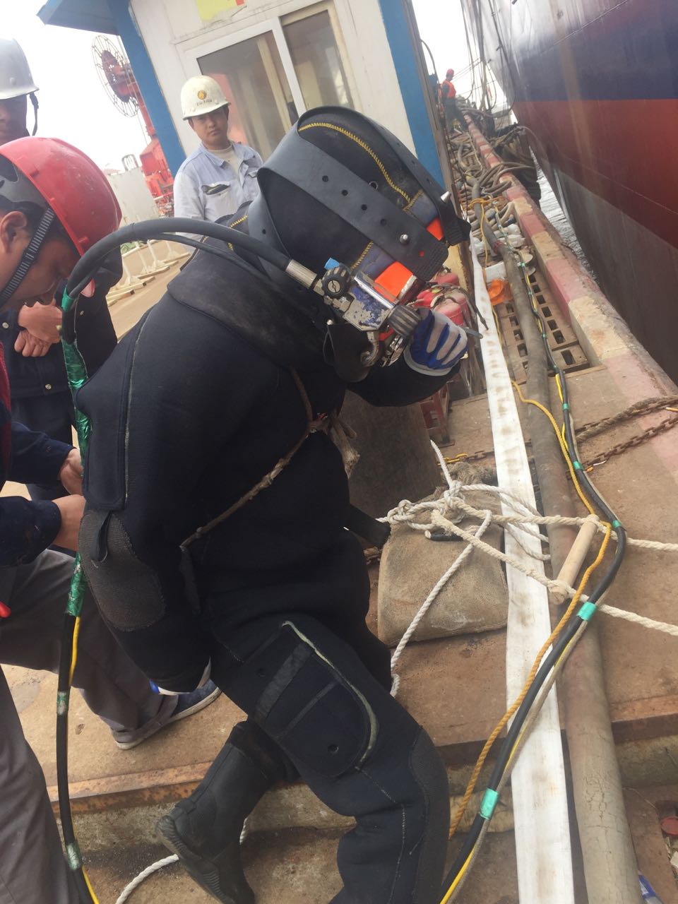 潜水员蛙人队伍施工特点本地制造商