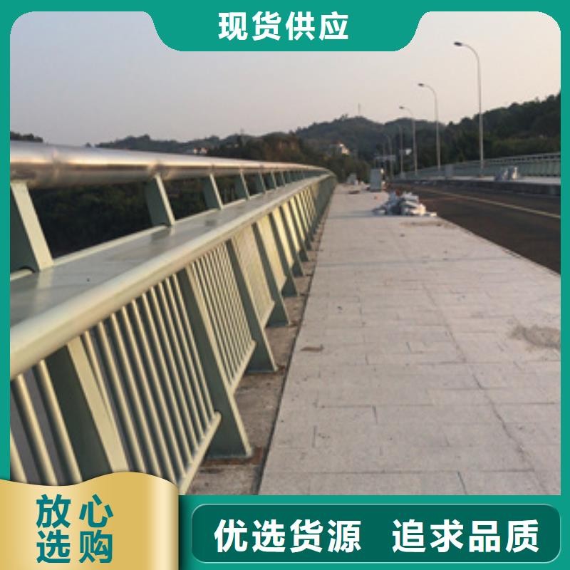 桥上的防撞护栏结实耐用实拍展现