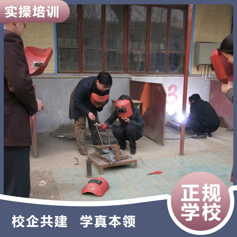 电气焊【虎振挖掘机学校】就业前景好报名优惠