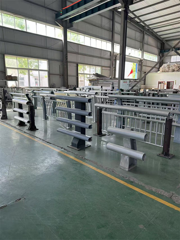 不锈钢复合管护栏,桥梁景观栏杆用心制造