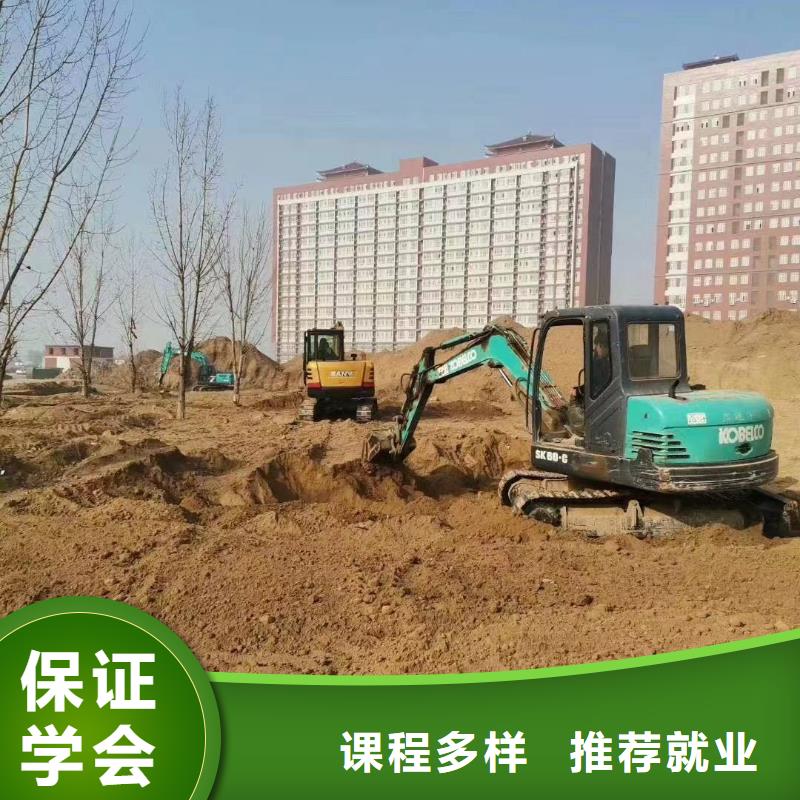 挖掘机培训保定虎振技工学校专业齐全当地服务商