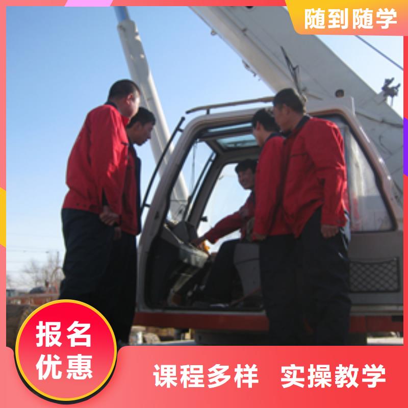 【挖掘机培训】保定虎振学校学真技术本地公司