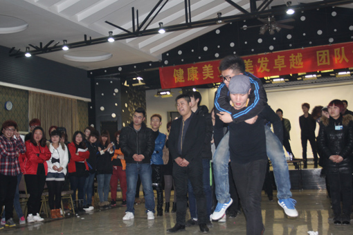 美容美发虎振汽修学校校企共建
