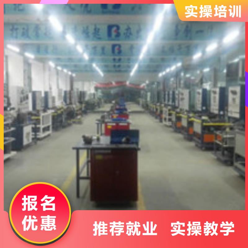 虎振汽修,西点培训就业前景好老师专业