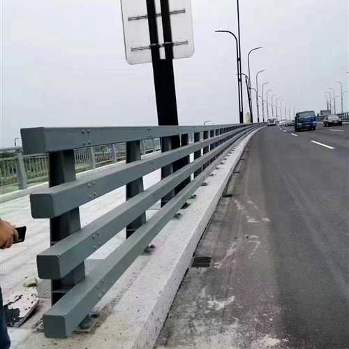  护栏工艺层层把关