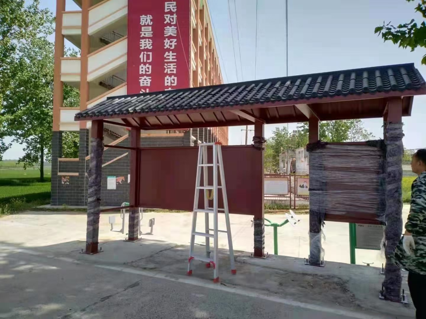滚动灯箱候车亭择优