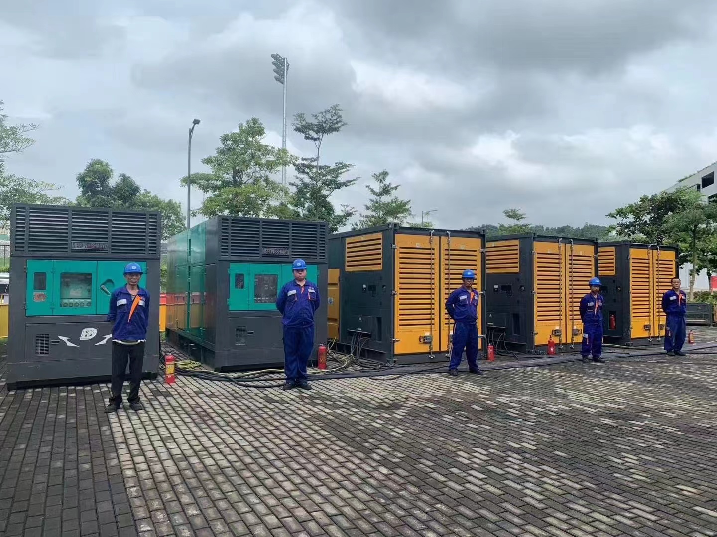【200KW发电机出租租赁400KW发电机电缆线出租UPS电源出租】低油耗发电机出租多年经验